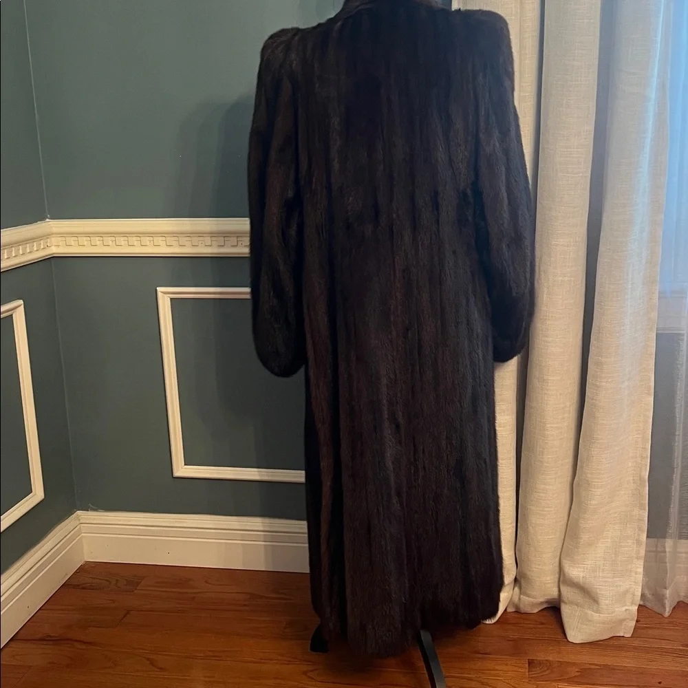 Luxurious Brown Fur Coat - Picture 11 of 17